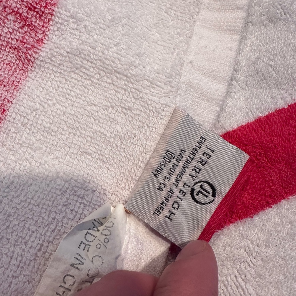 Disney White And Red Winnie the Pooh and Tigger Beach Towel 55" x 27" - Picture 10 of 10